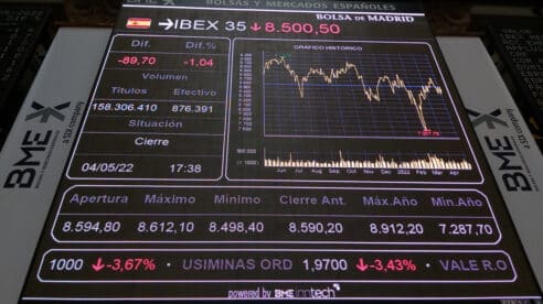 Golpe al IBEX 35 con Repsol, Santander y BBVA perdiendo más del 2%