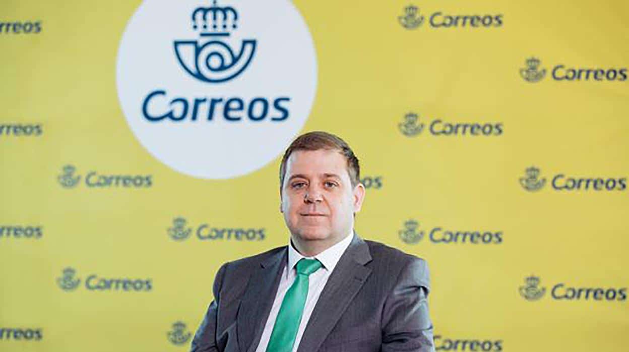 Sánchez justifica las graves pérdidas en Correos por el alza de los carburantes
