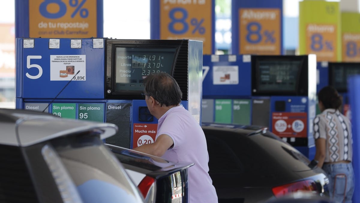 El precio de la gasolina vuelve a niveles de hace un año, cuando se aplicaba el descuento de 20 céntimos
