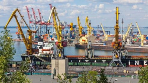 Tras más de cuatro meses de guerra, sale el primer buque mercante de Berdiansk con 7.000 toneladas de grano