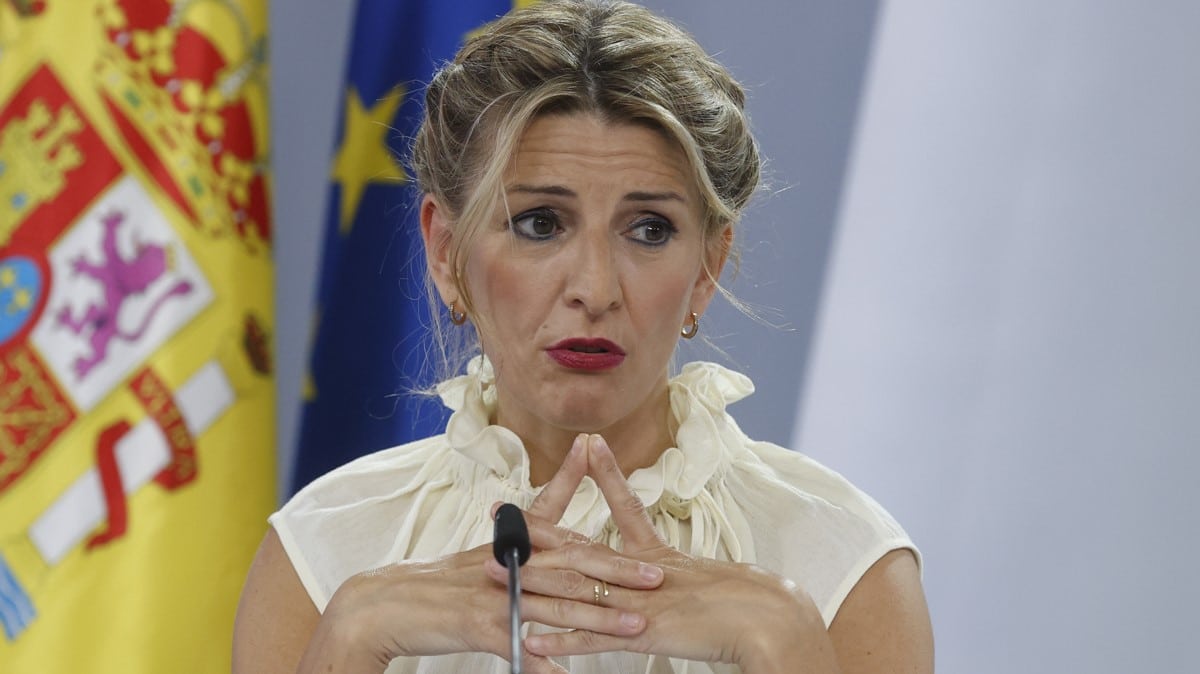 Francia justifica su reforma de pensiones, porque en España, con una ministra de Trabajo comunista, son peores