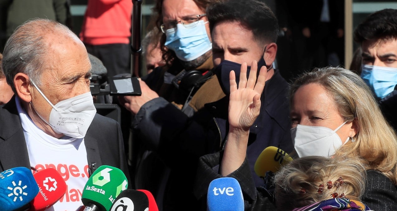 El jubilado de ‘Soy mayor, no idiota’ exige a la Administración el mismo trato al que obligó a la banca