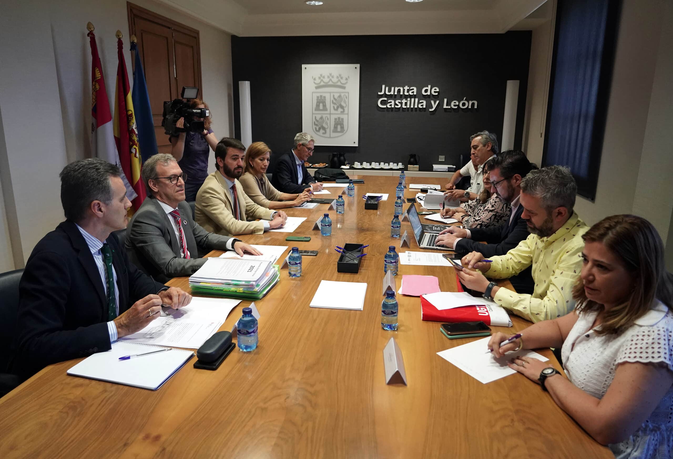 García-Gallardo dice que la Junta «apoya» el diálogo social y pide a los agentes que acudan a las mesas
