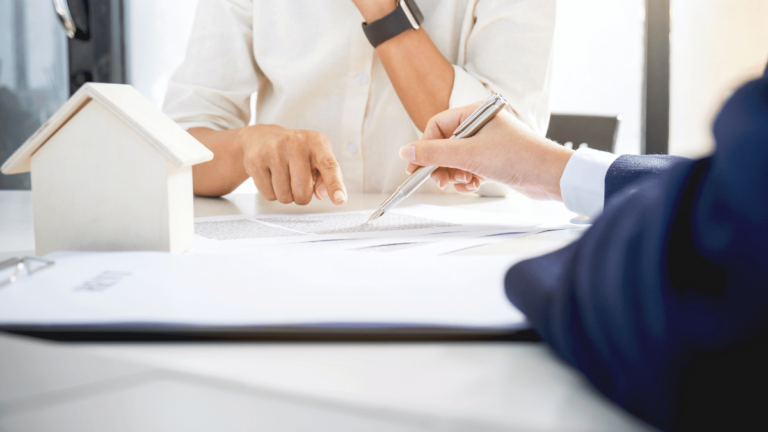 Firma de un contrato hipotecario