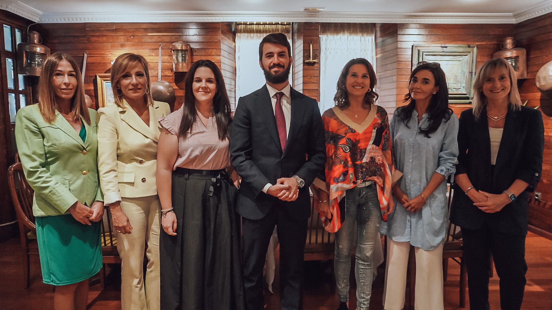 García-Gallardo analiza con mujeres empresarias la situación económica de la Comunidad