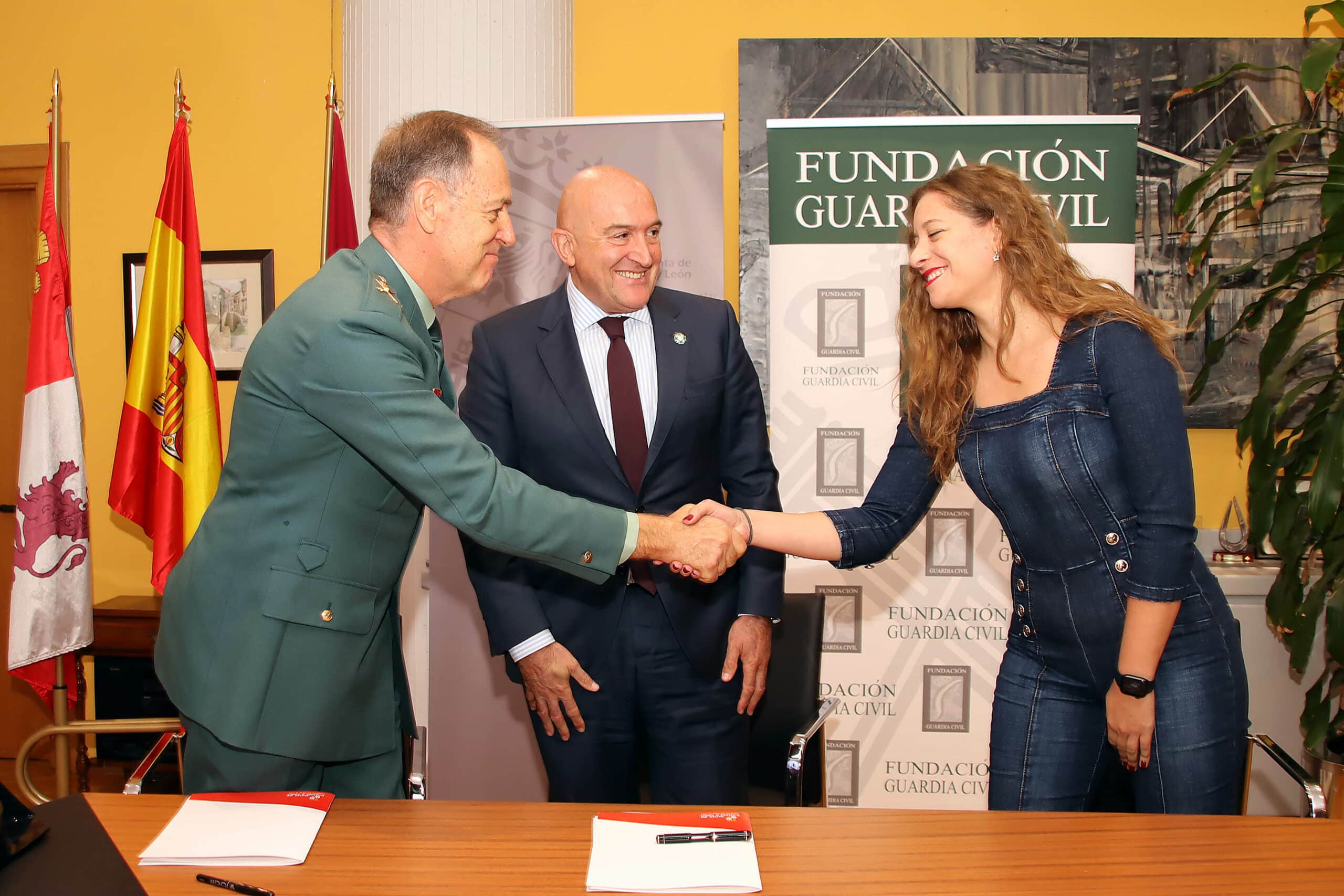 La Junta aporta 20.000 euros a la Fundación Guardia Civil para sus actos institucionales