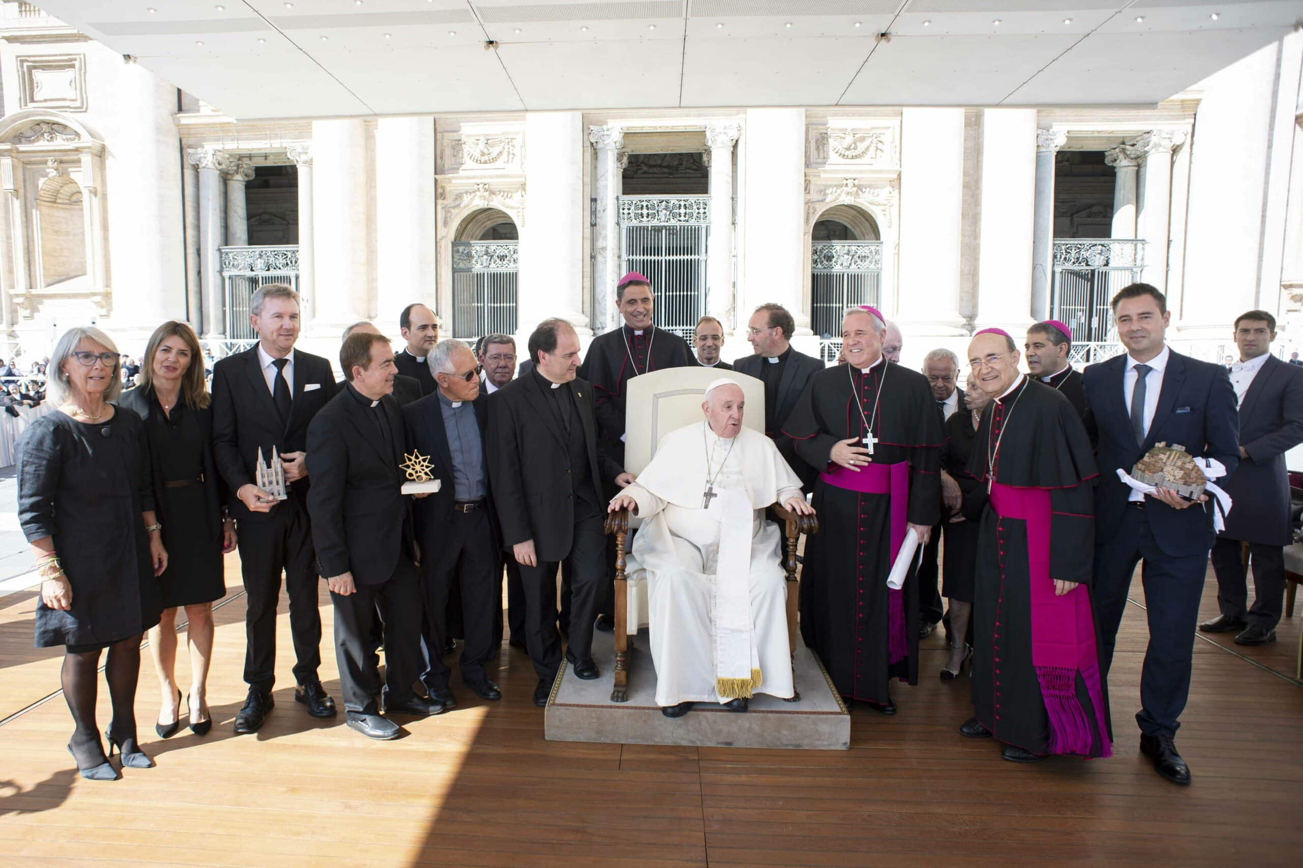 El Papa Francisco recibe a una representación de la Fundación VIII Centenario de la Catedral de Burgos