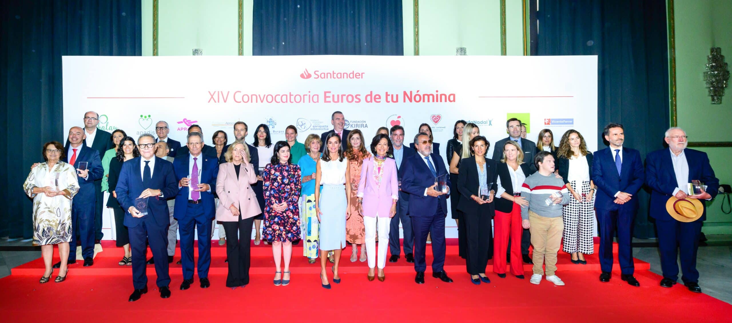 Su Majestad la Reina y Ana Botín presiden la entrega de premios de la XIV Convocatoria “Euros de tu Nómina” de Banco Santander