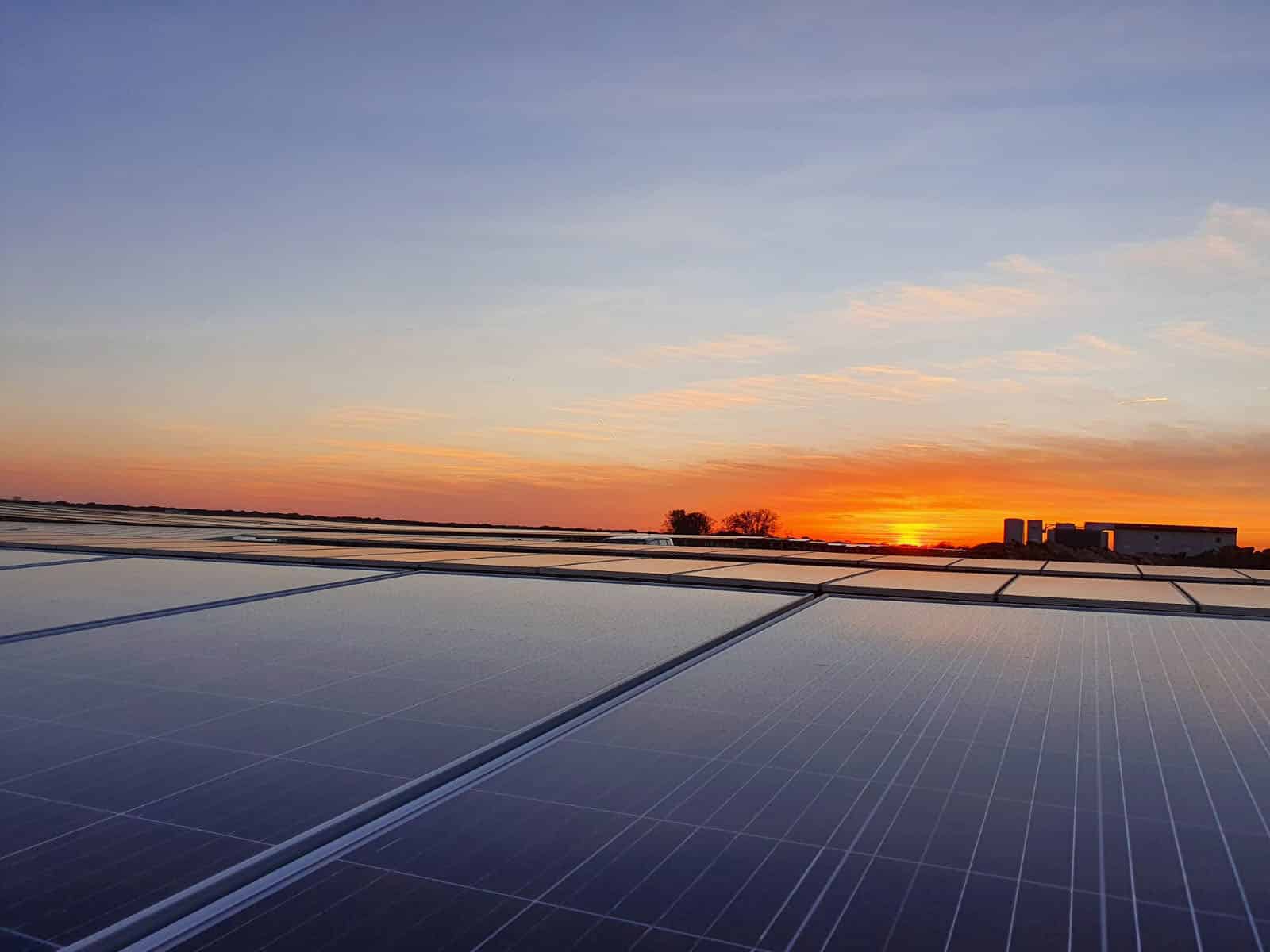 Iberdrola crea la primera comunidad solar de Valladolid con una cubierta fotovoltaica en un colegio