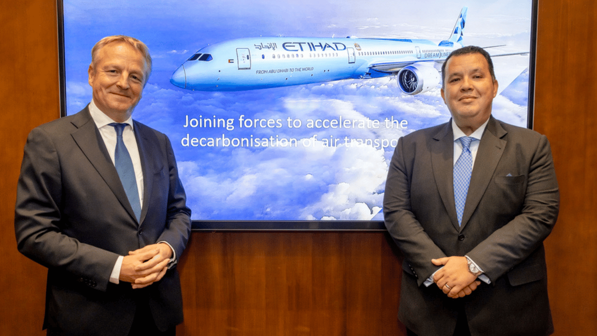 Cepsa y Etihad se unen para acelerar la descarbonización del transporte aéreo