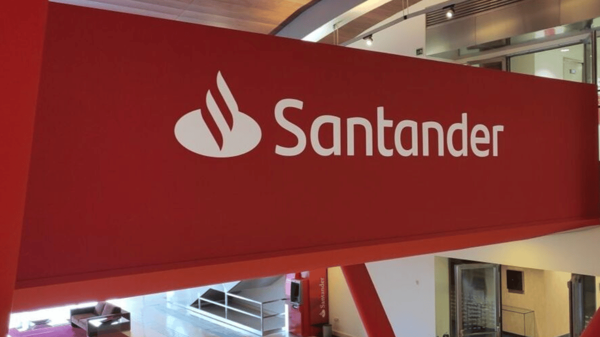 Banco Santander se suma al <em>Black Friday </em>con promociones en tarjetas, préstamos y renting