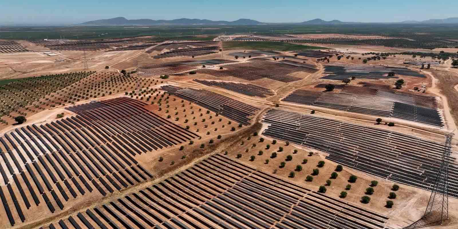 Acciona Energía pone en marcha en Extremadura su mayor complejo fotovoltaico en España