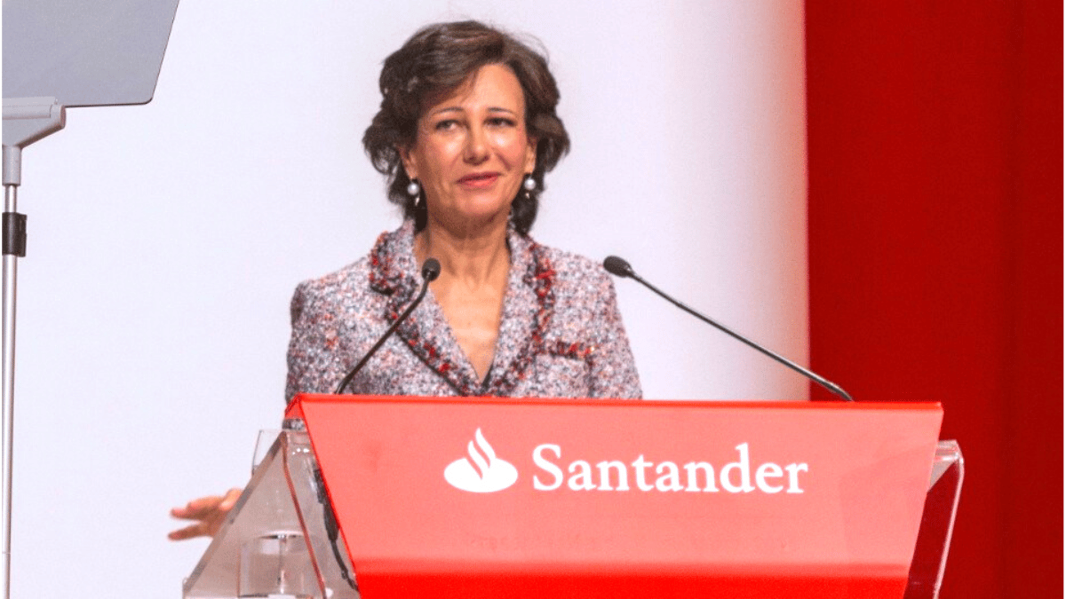 El sueldo de Ana Botín baja un 5%, pese al récord de beneficios del Banco Santander