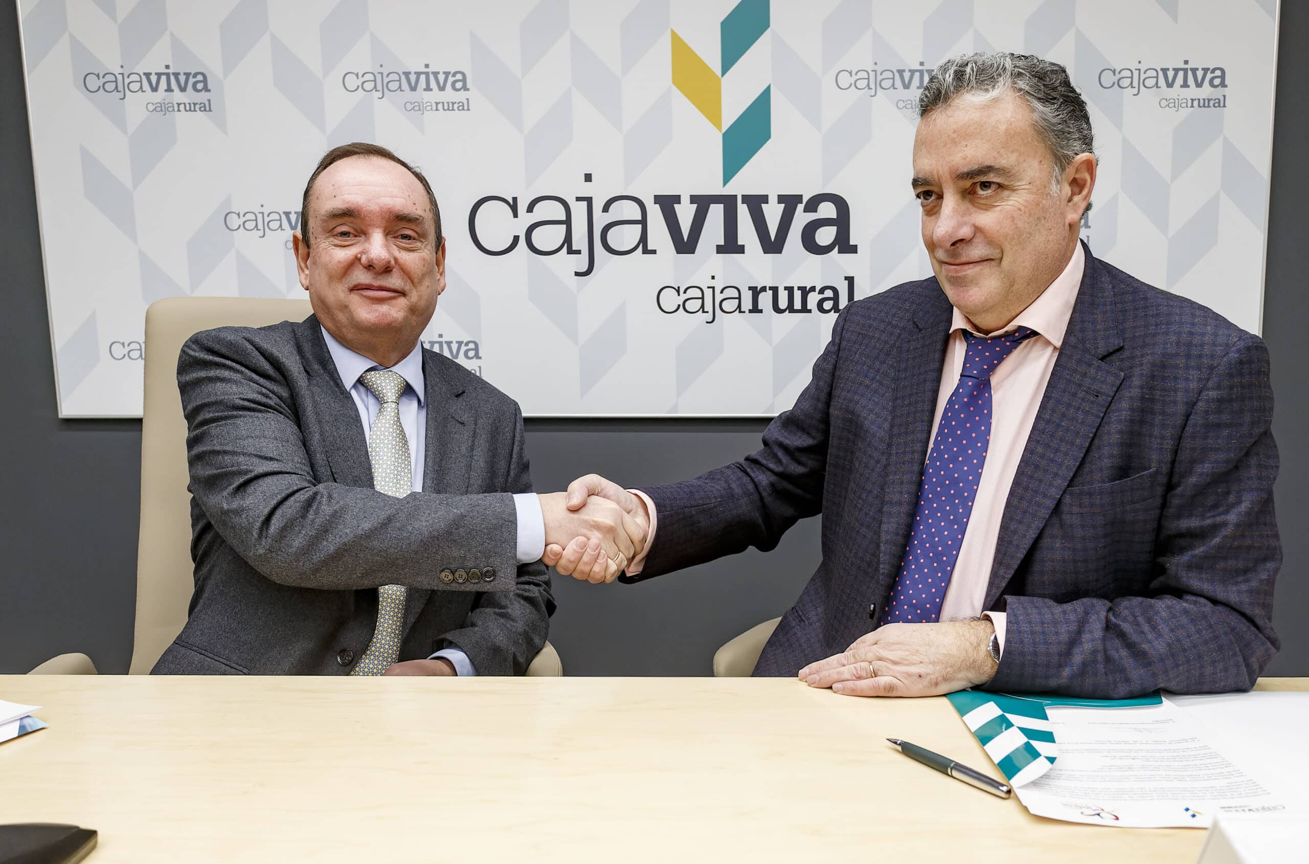 Cajaviva y Colegio de Médicos de Burgos impulsarán la investigación y la formación especializada