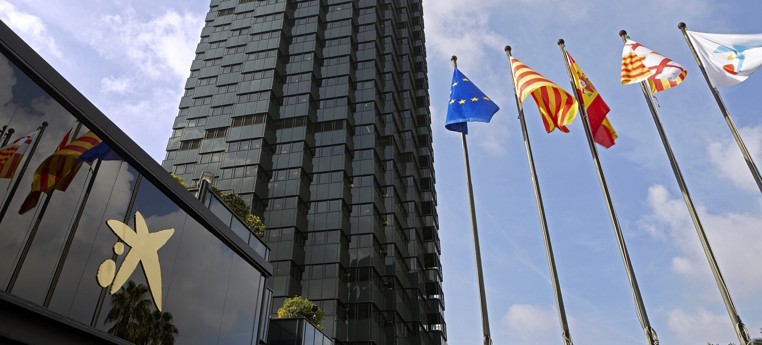 CaixaBank prevé que compraventa de vivienda en España caiga un 26 % este año