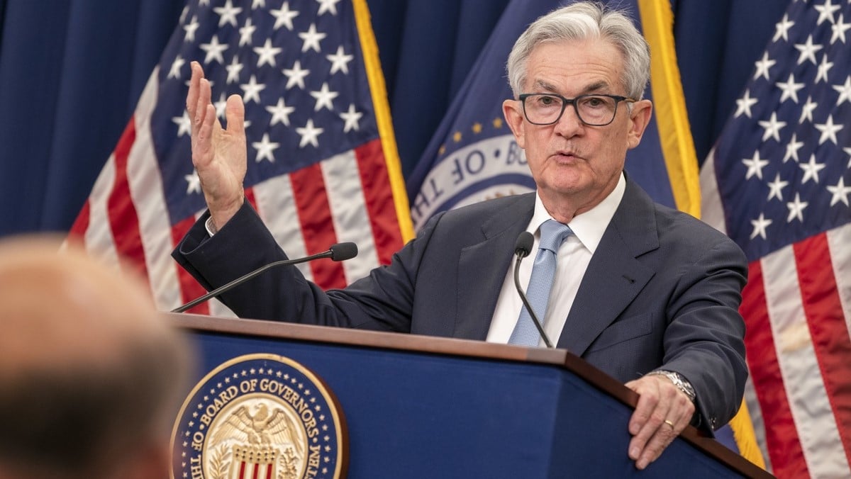 Powell sugiere tipos altos durante más tiempo en EEUU y el rendimiento del bono roza el 5%