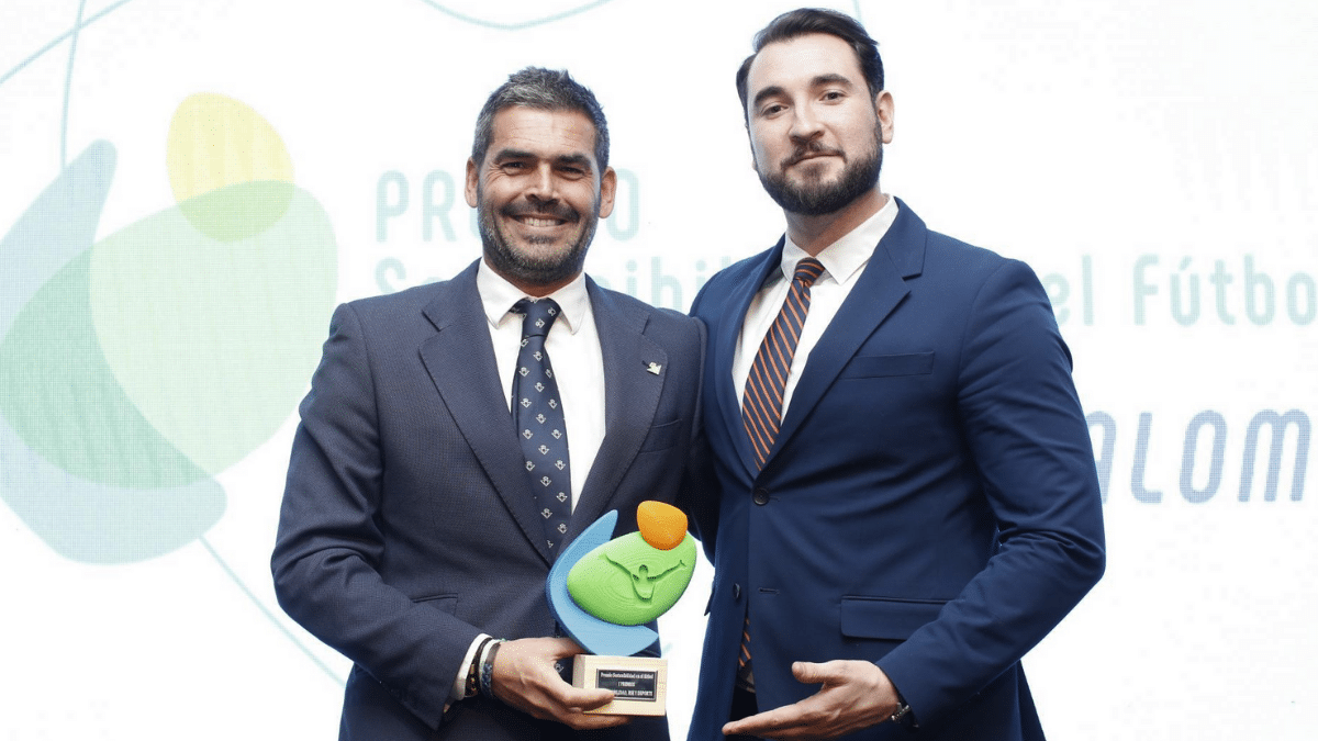 El Real Betis recibe el premio «Sostenibilidad en el Fútbol» en los I Premios Sostenibilidad, RSE y Deporte
