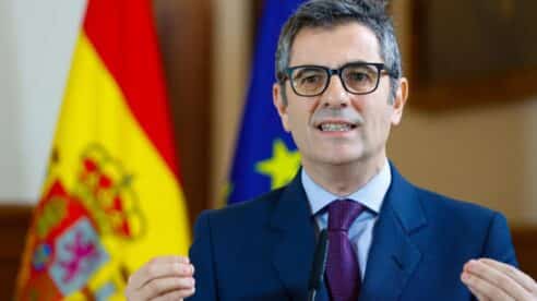 España, con el salario más frecuente en 18.500 euros y un paro del 12%, un ‘modelo de éxito’, según Bolaños