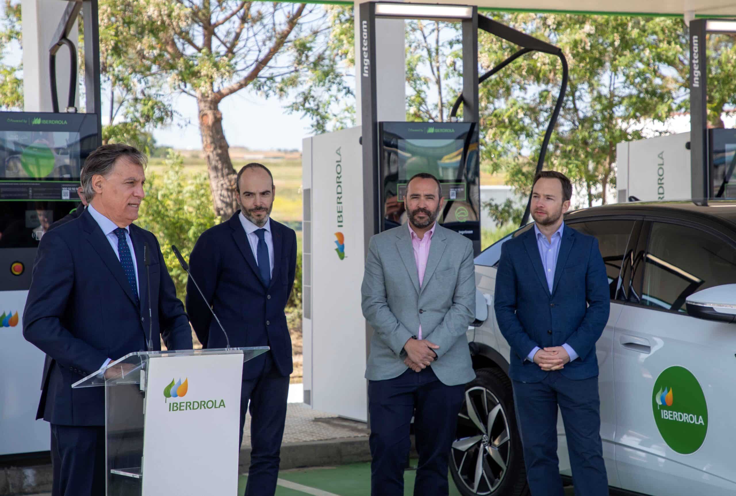 Iberdrola y Cetramesa encienden en Salamanca un parque de recarga ‘ultrarrápida’ para coches eléctricos