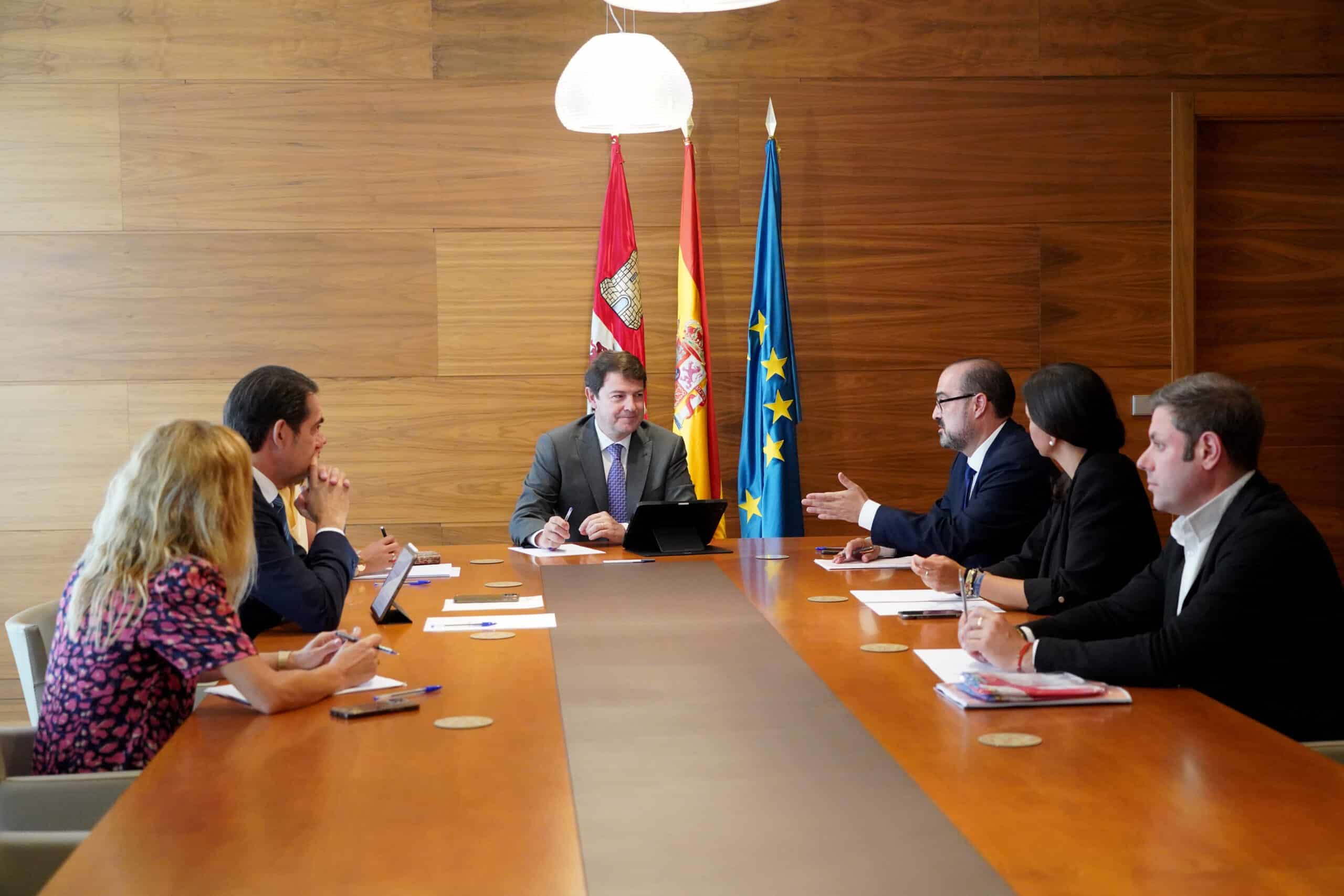 Mañueco compromete el apoyo de la Junta a los polígonos industriales de Ponferrada (León)