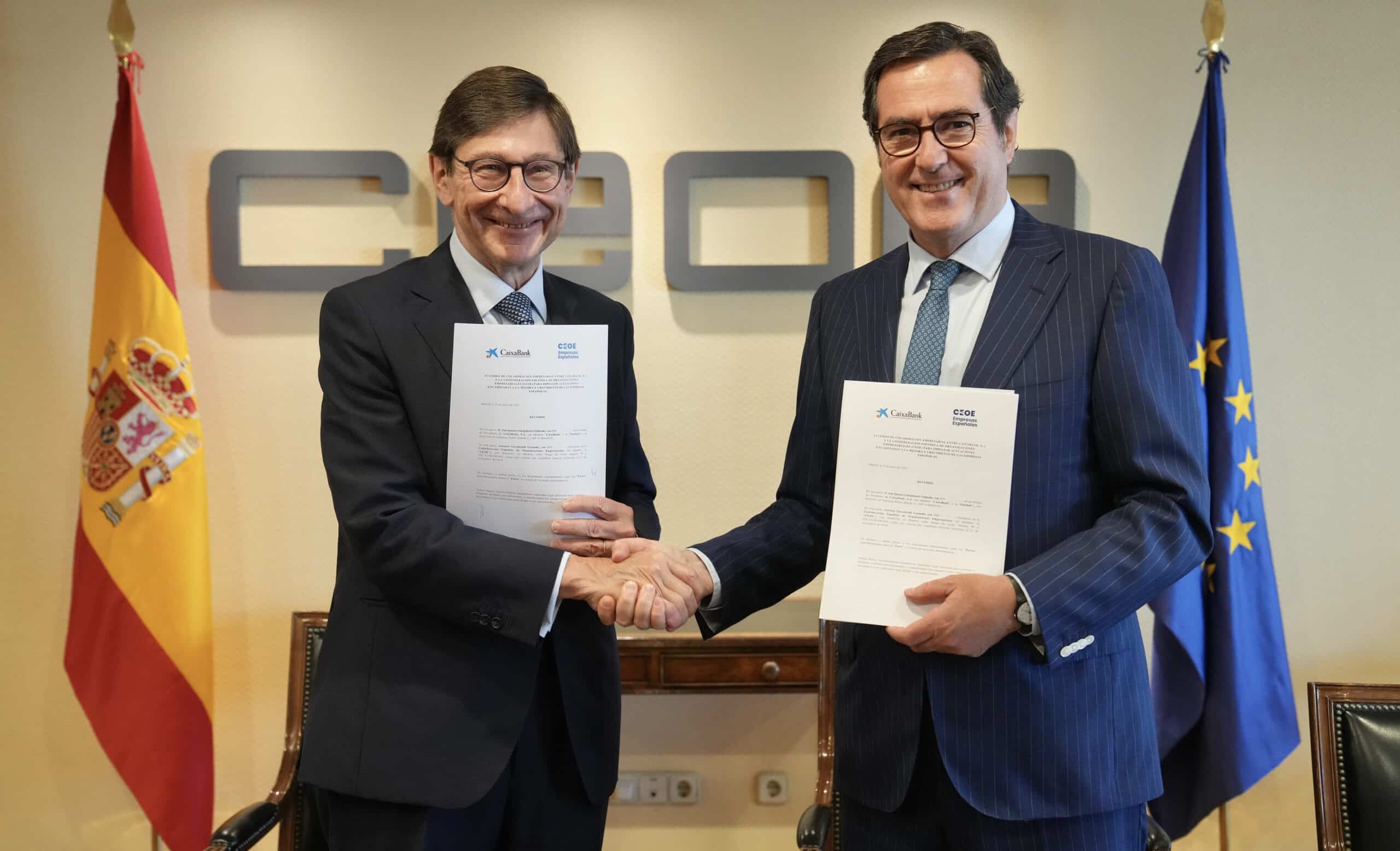 Caixabank y la CEOE firman una línea de financiación para empresas de 35.000 millones