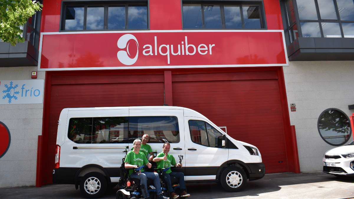 Alquiber renueva su apoyo a la asociación CaMinus, que este año se ha propuesto recorrer el País Vasco en silla de ruedas
