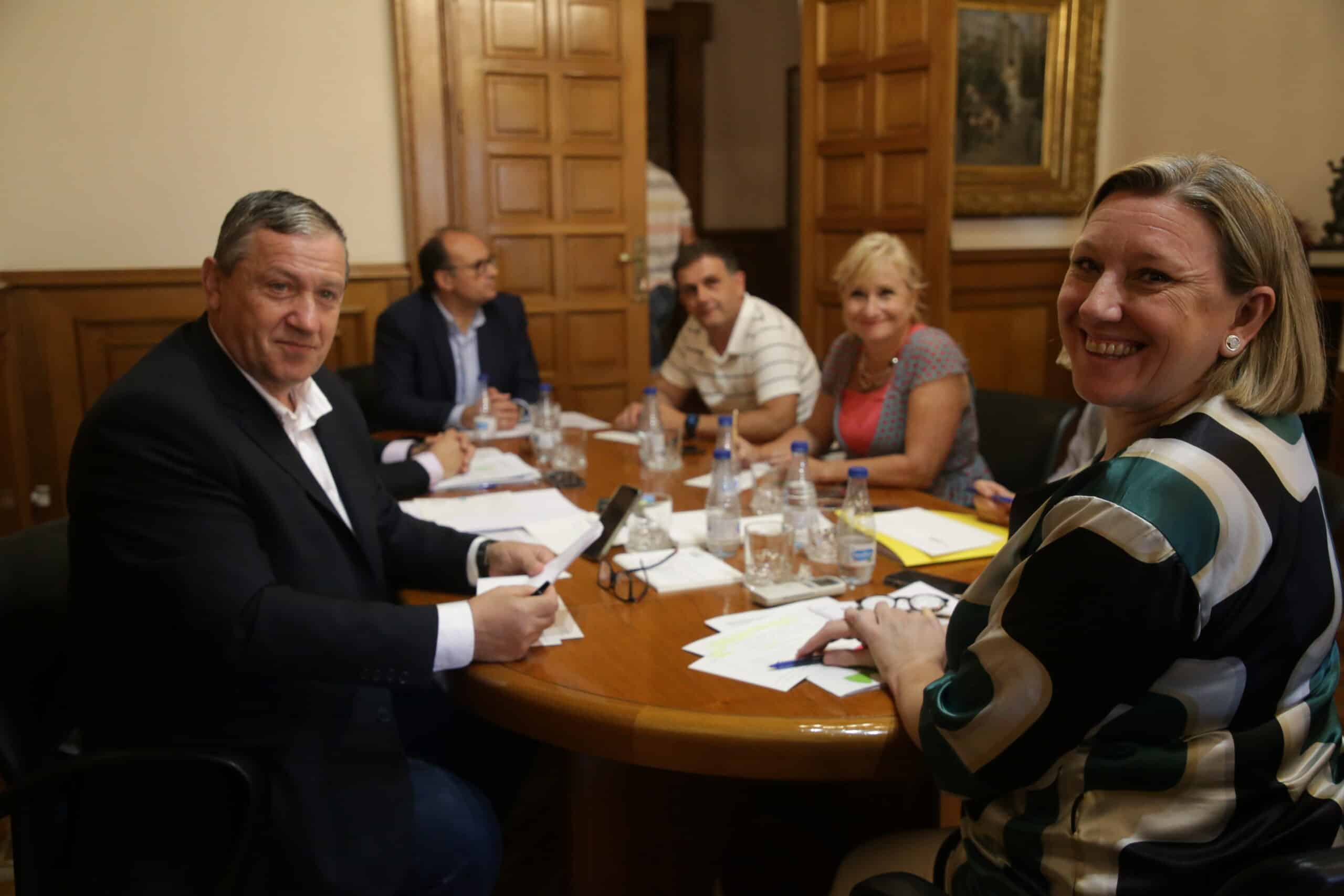 Junta y Diputación de Zamora ‘familiarizan’ la Silver Economy con la atención a la dependencia