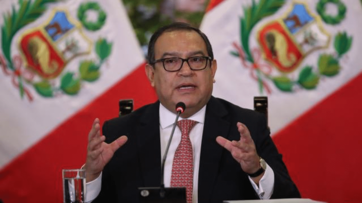 Perú destinará 177 millones de dólares a bonos y aumentar el sueldo de empleados públicos