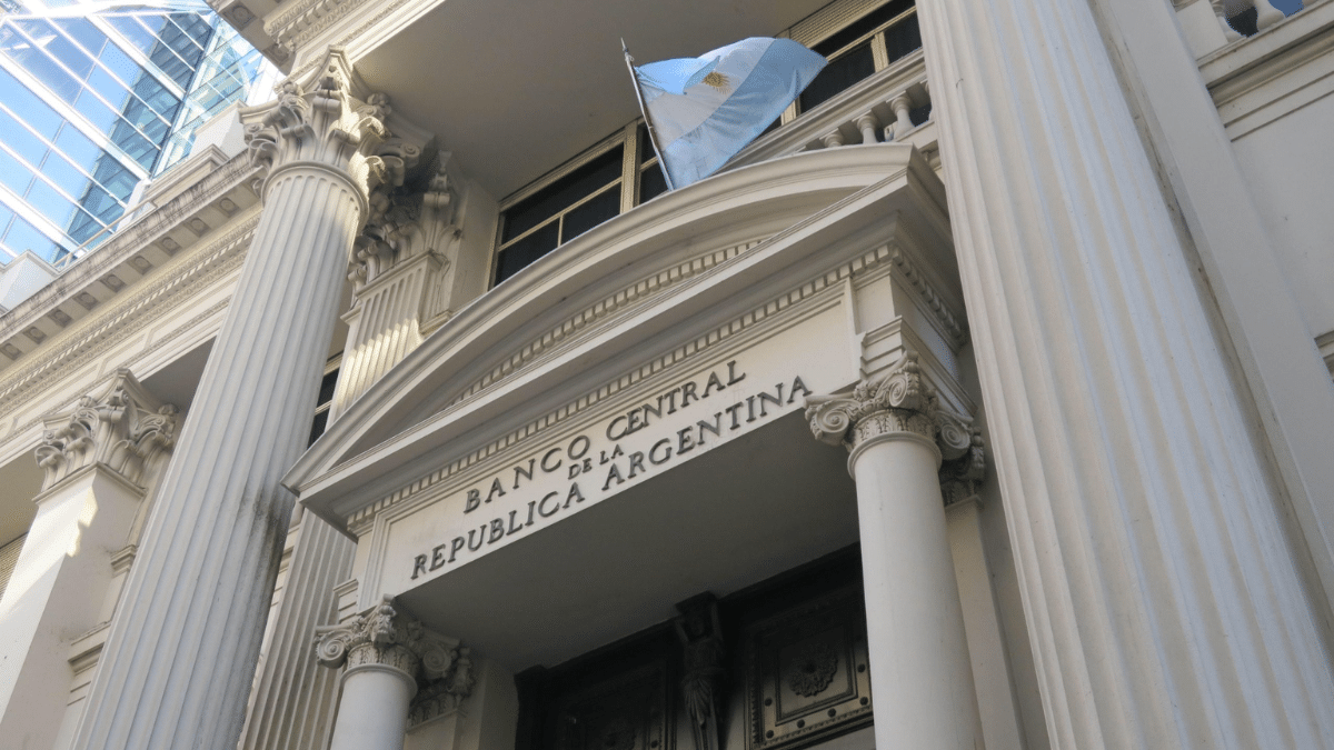 Banco Central argentino mantiene la tasa de referencia ante leve moderación inflacionaria