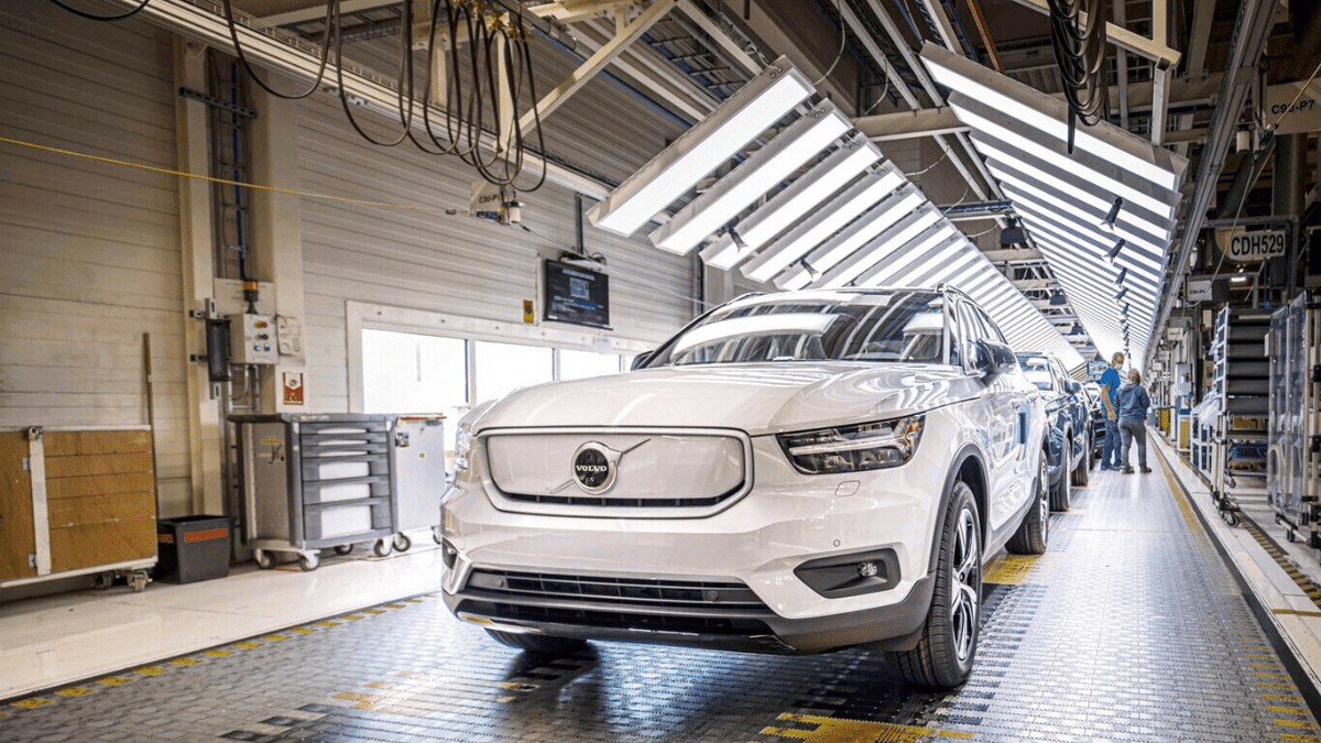 Volvo Cars registra una disminución del 44,3 % en su beneficio neto durante el primer semestre, pero experimenta un aumento en las ventas de vehículos eléctricos