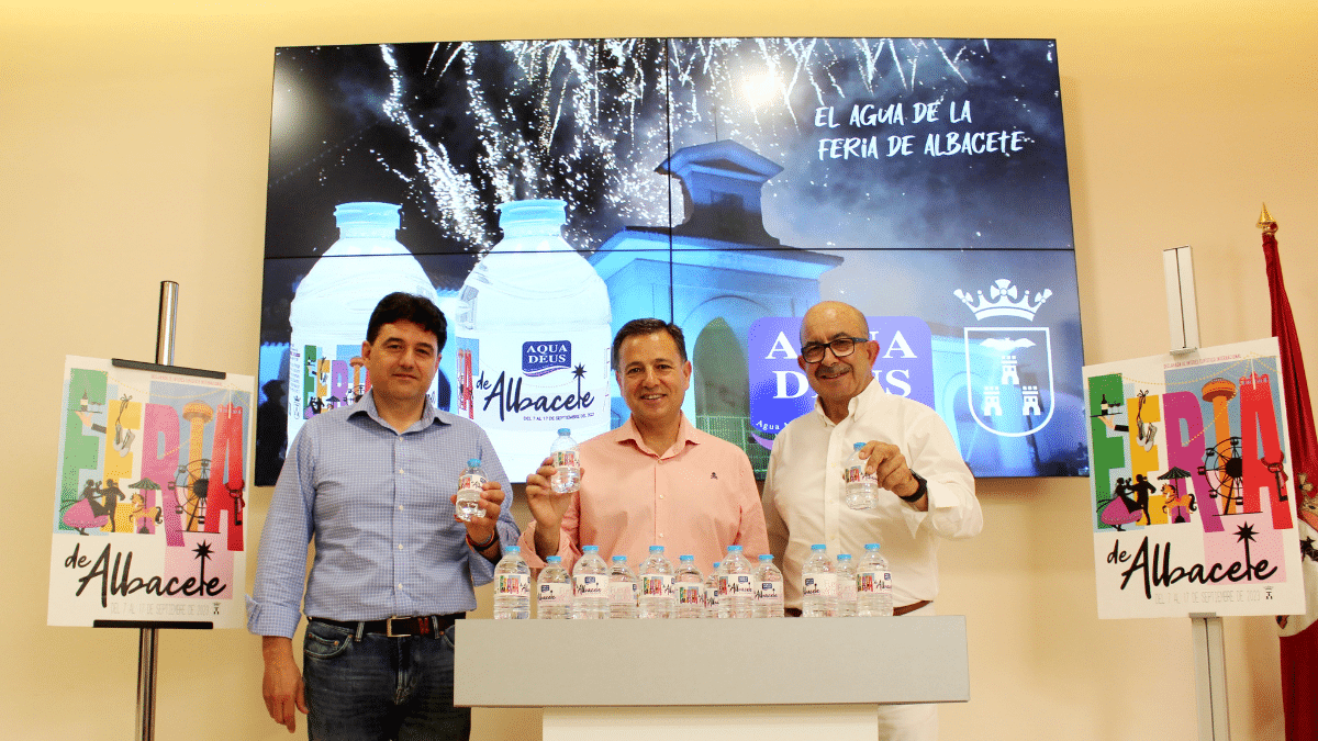 Aquadeus promociona la Feria de Albacete en cinco millones de botellas de agua mineral natural 