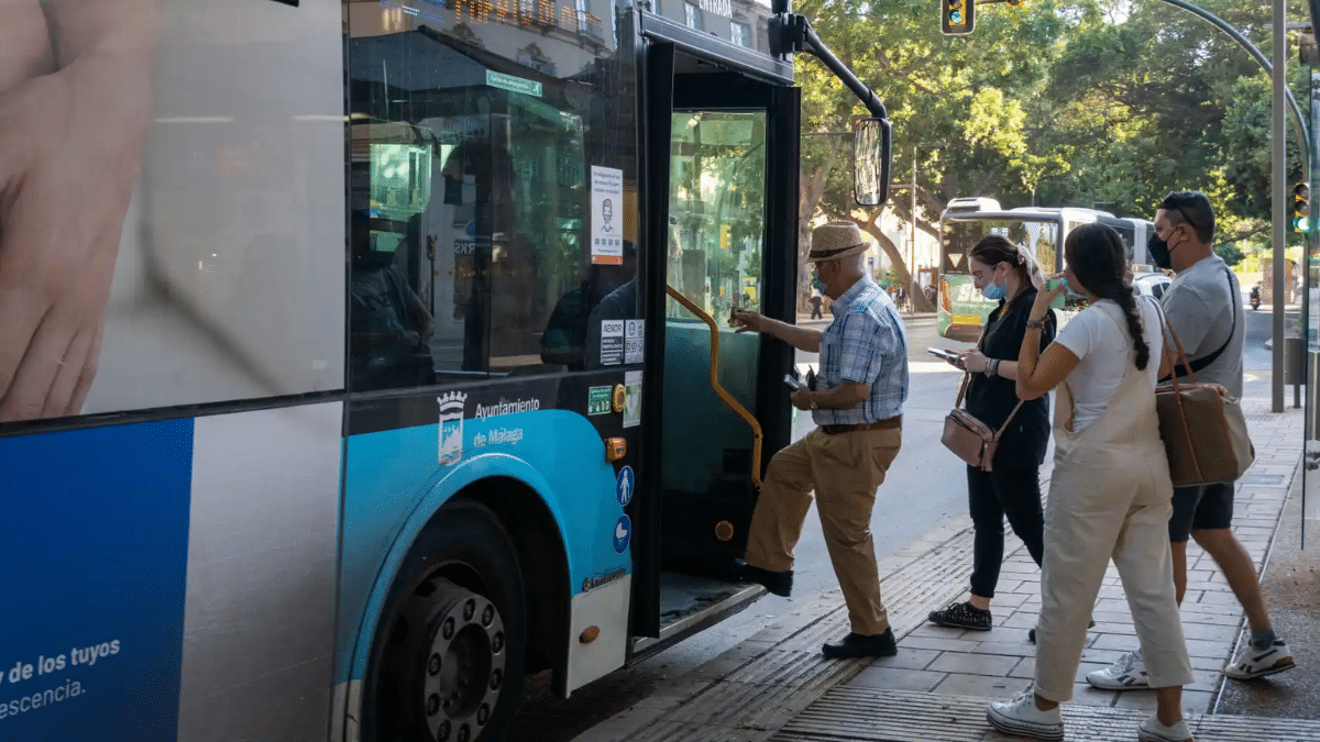El número de usuarios del transporte público aumenta un 16,6 % en mayo
