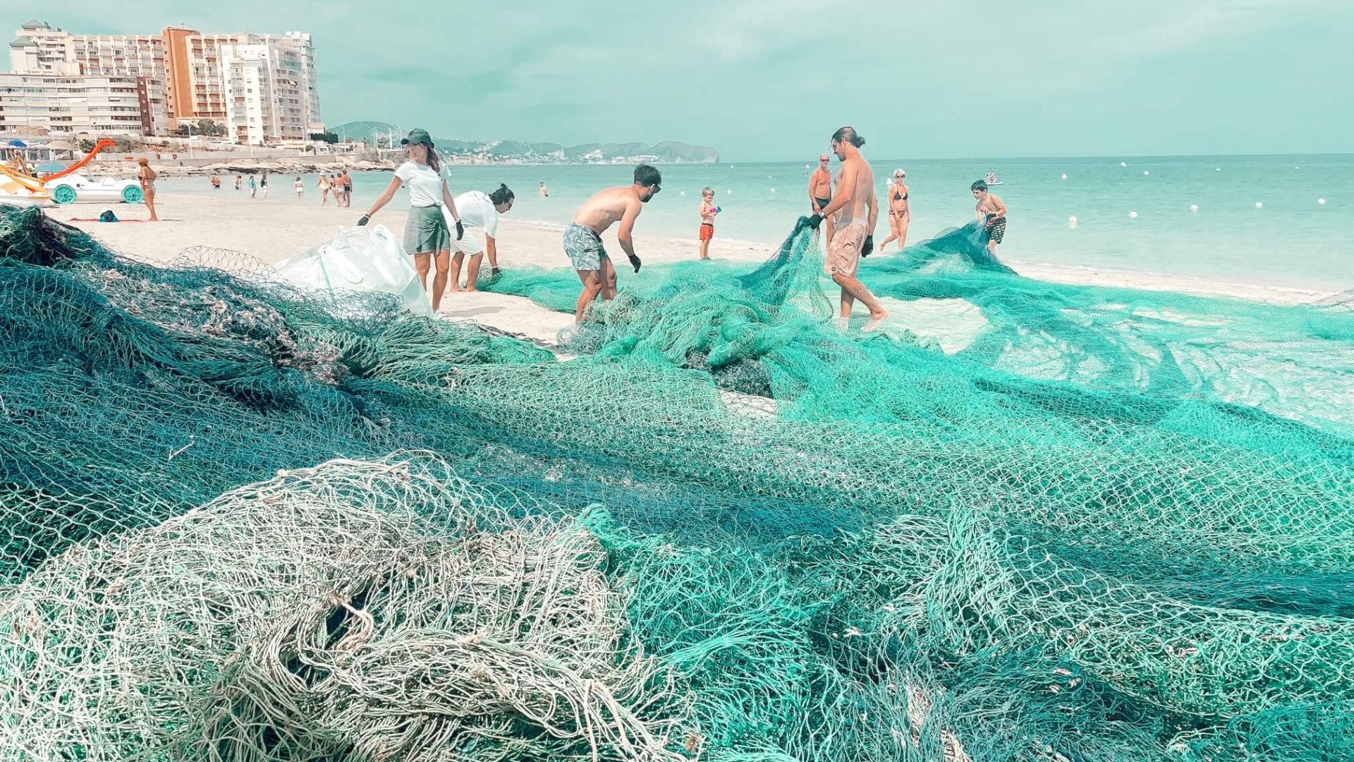Alain Afflelou y Gravity Wave unen fuerzas para limpiar los océanos y promover la concienciación ambiental