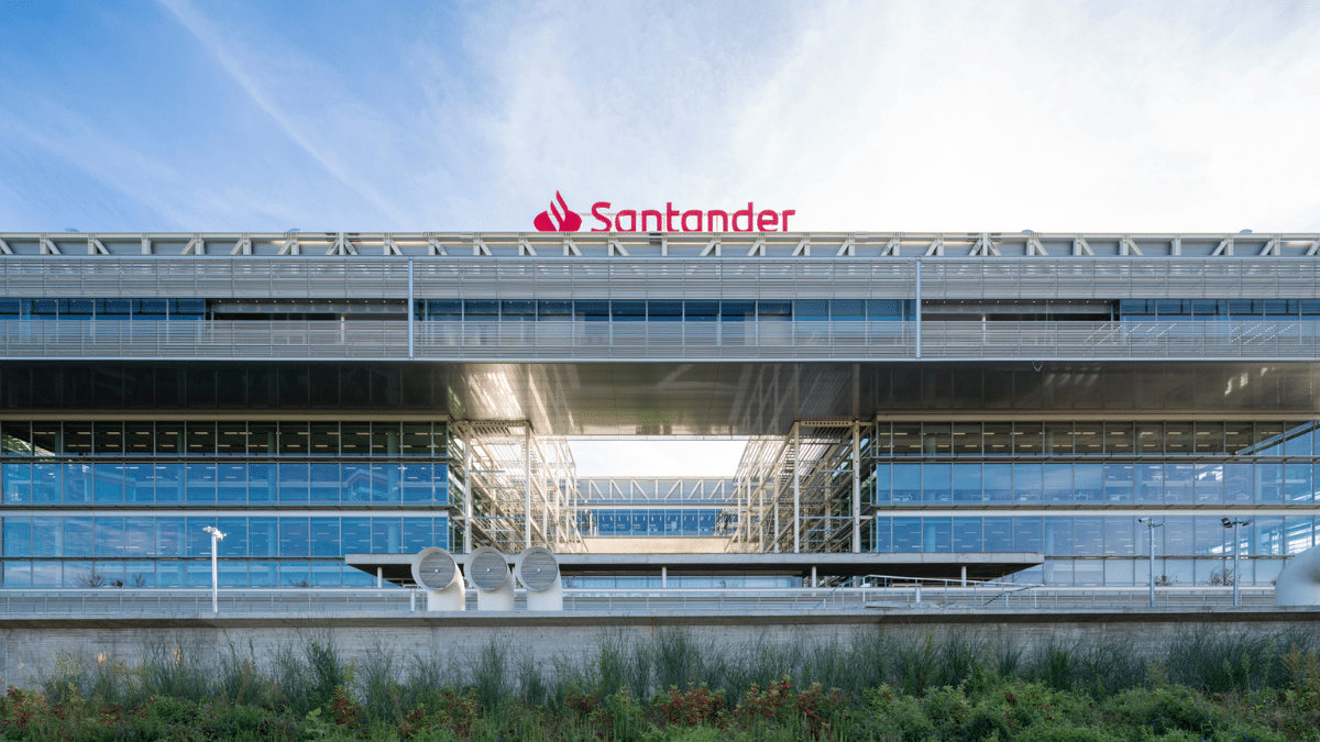 Santander alinea el modelo operativo de las áreas de banca minorista y comercial y de consumo a su estrategia 