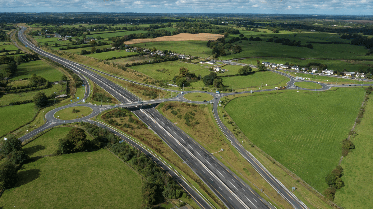 Sacyr completa la venta del 45% de la autopista irlandesa N6 a Bestinver Infra