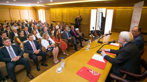 El bodeguero Carlos Moro defiende la necesidad de más empresas y más emprendedores
