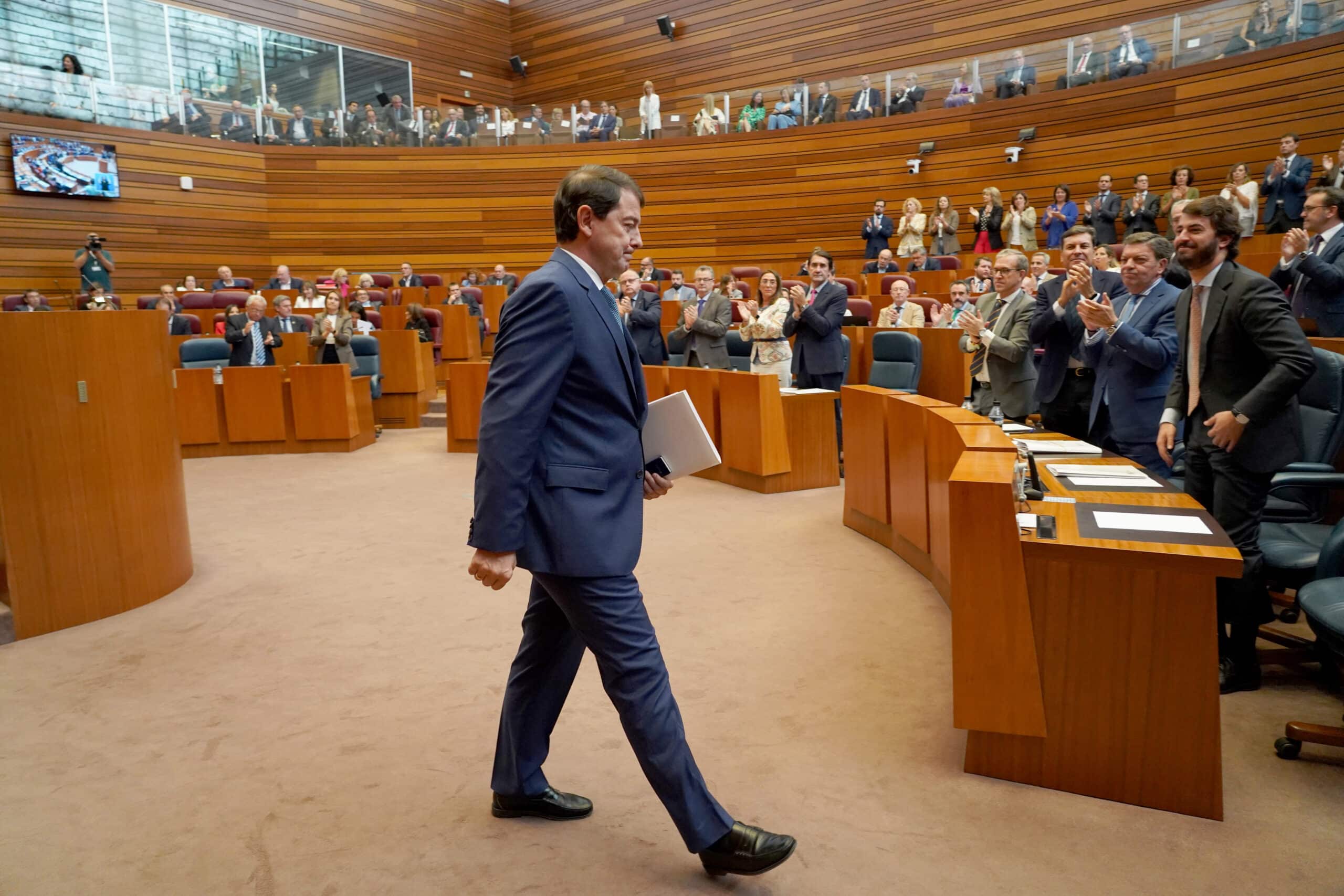 Mañueco anuncia cinco nuevas leyes y siete planes y ofrece a la oposición tres pactos