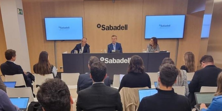 El Banco Sabadell se lanza por las nóminas: cuenta online al 2% sin comisiones