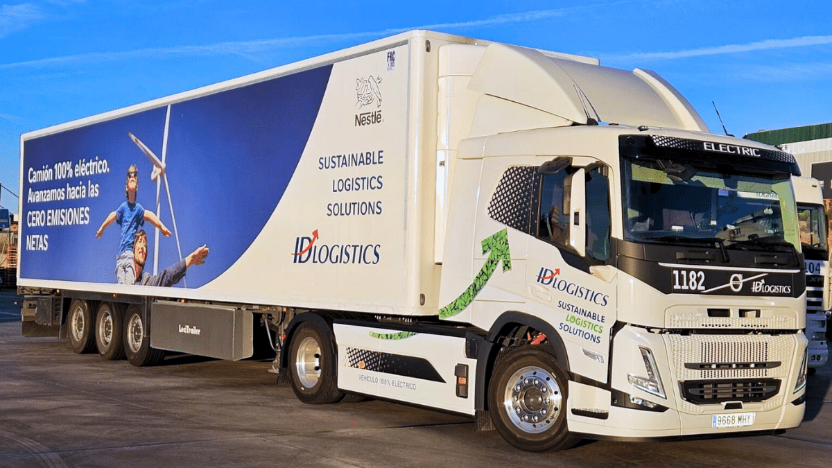 Nestlé España impulsa la sostenibilidad en sus operaciones logísticas con un nuevo tráiler 100% eléctrico, gestionado por ID Logistics