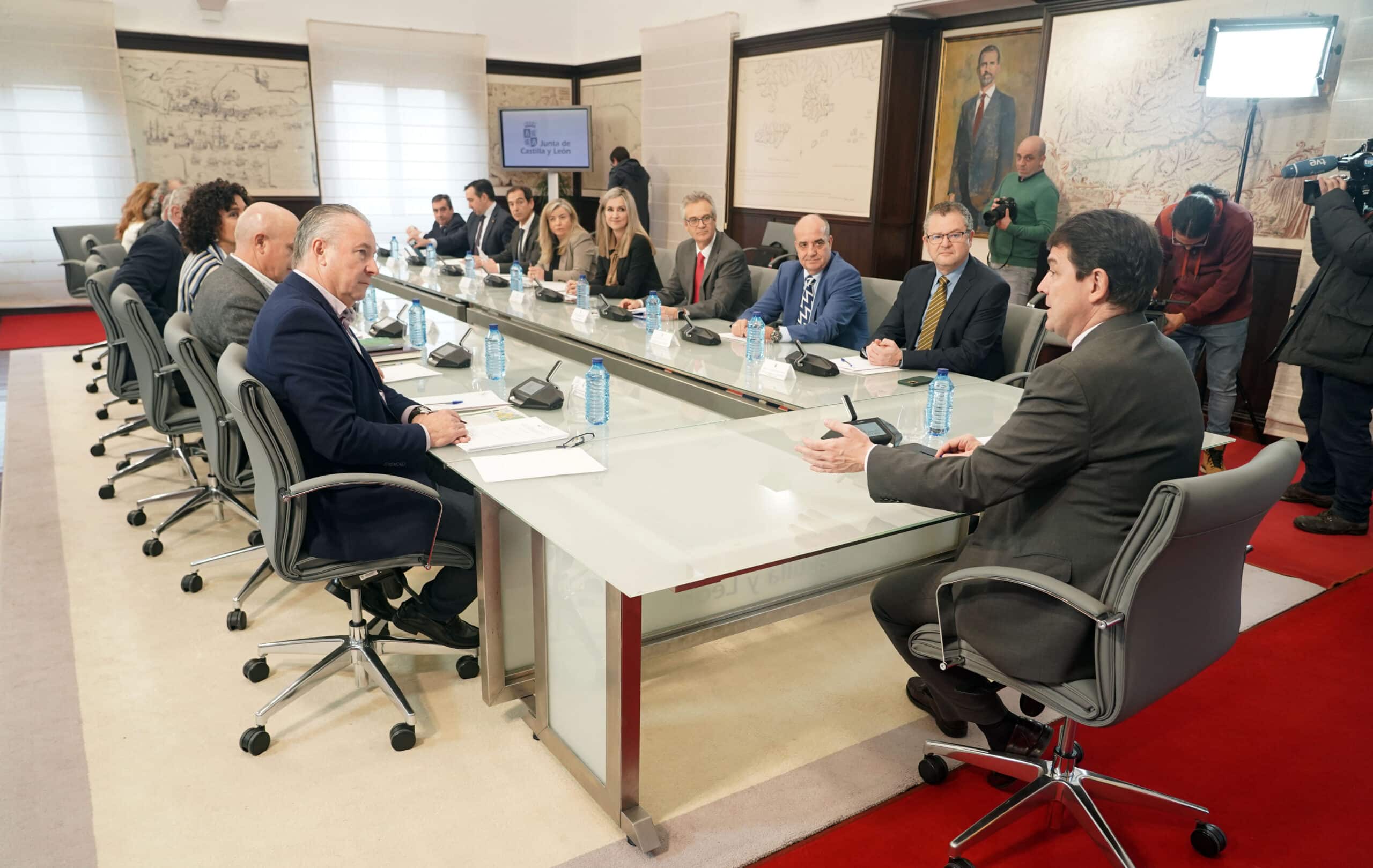 Mañueco garantiza a las OPAS un aumento del presupuesto destinado a agricultura
