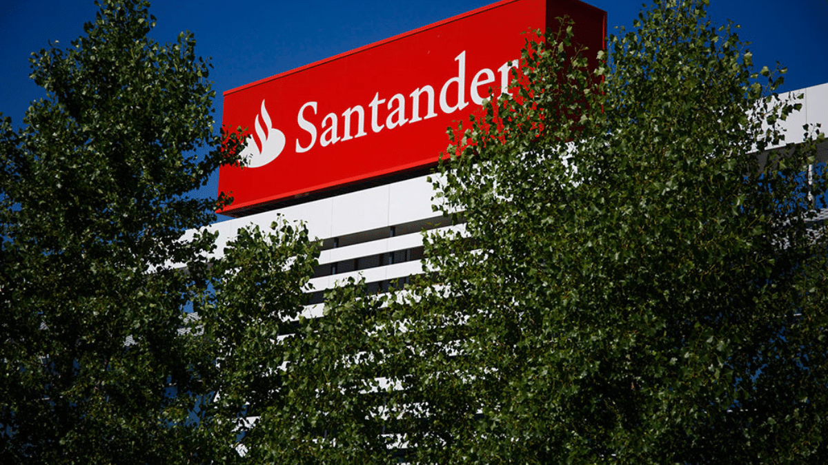 Santander obtiene un beneficio de 11.076 millones de euros en 2023 y cumple todos sus objetivos del año 