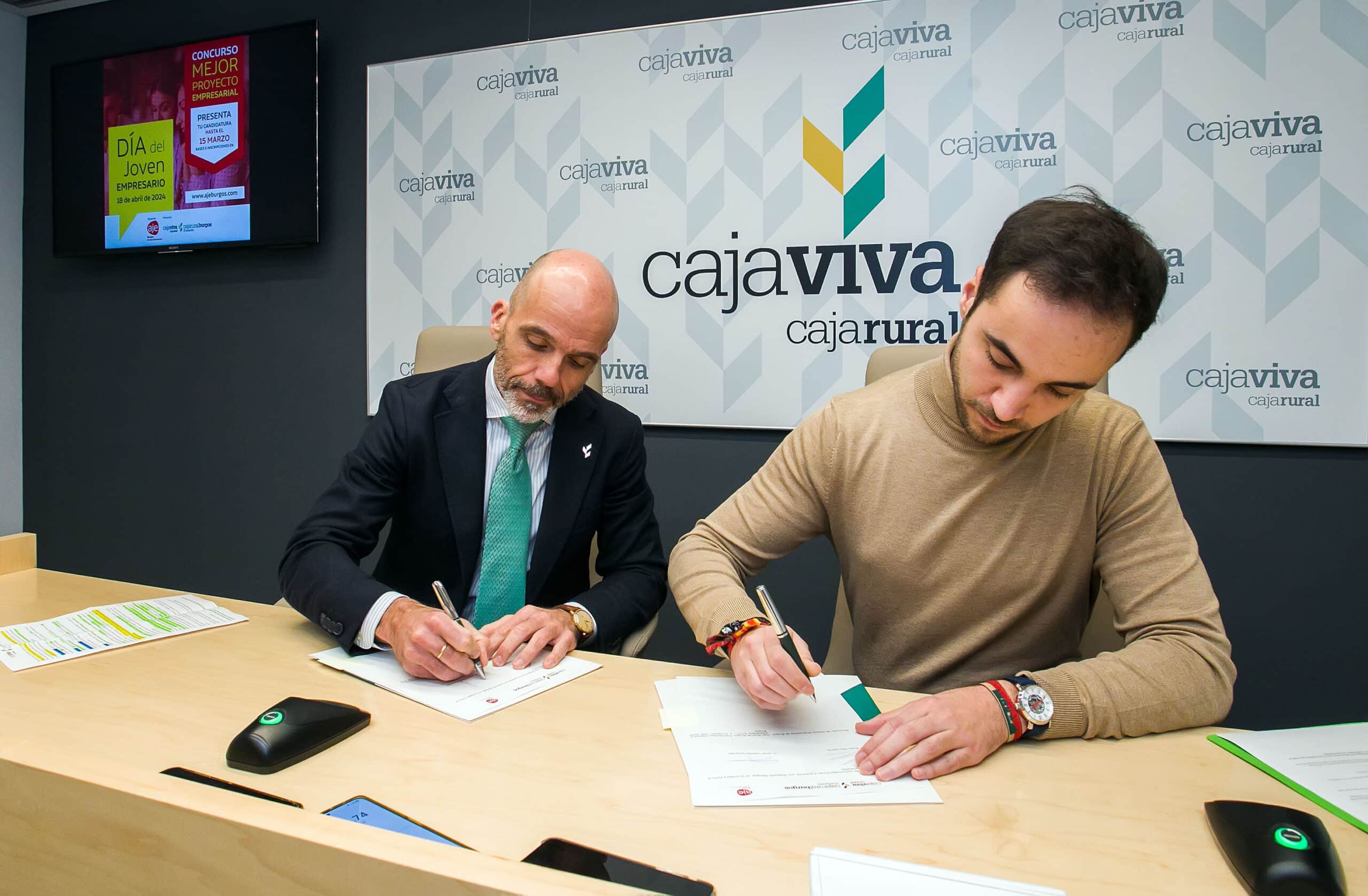 Cajaviva Caja Rural renueva su colaboración de 6.000 euros con AJE Burgos