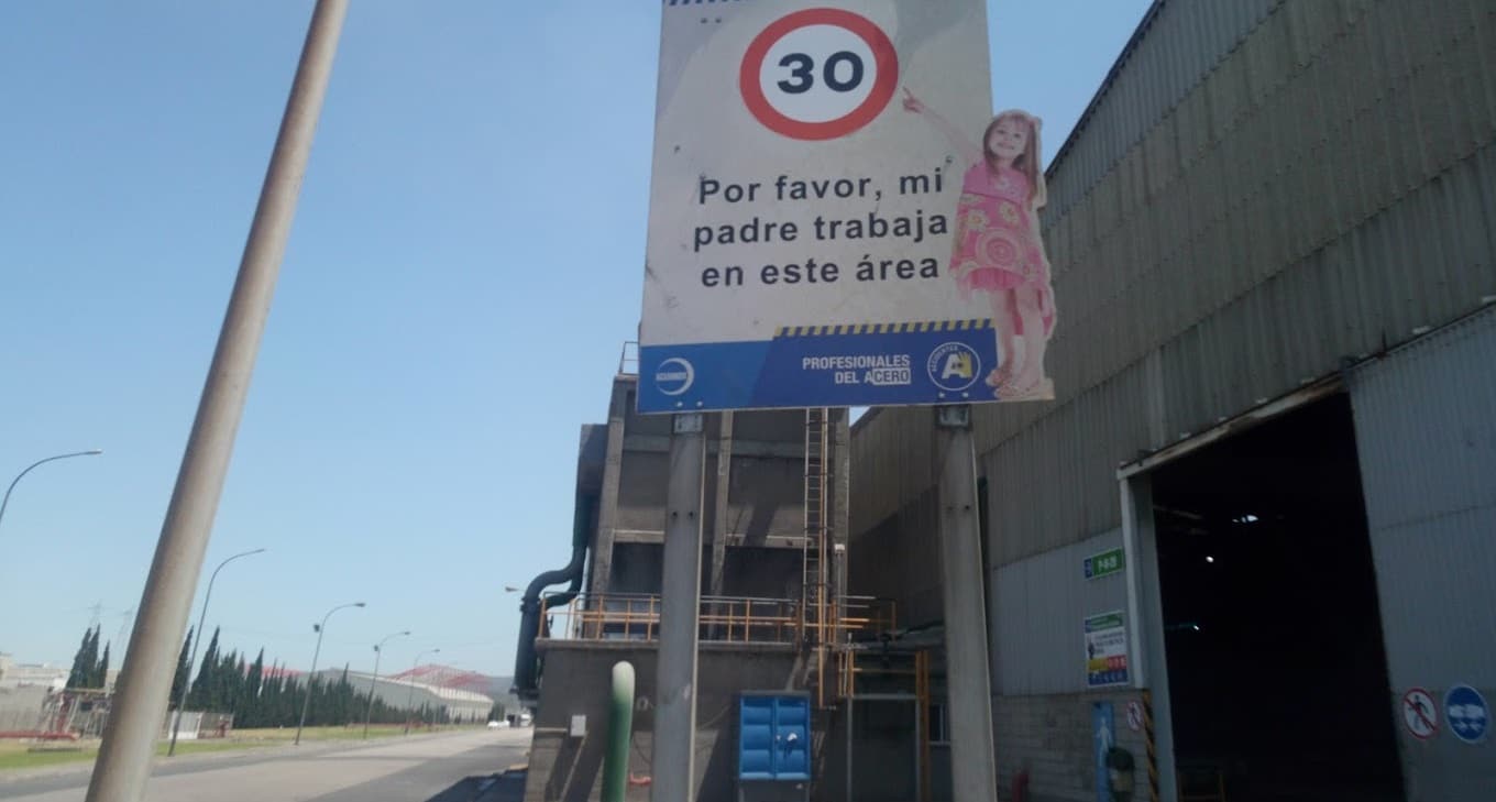 El conflicto en Acerinox se enquista: 19 días de huelga y la empresa declara la planta de Cádiz inviable