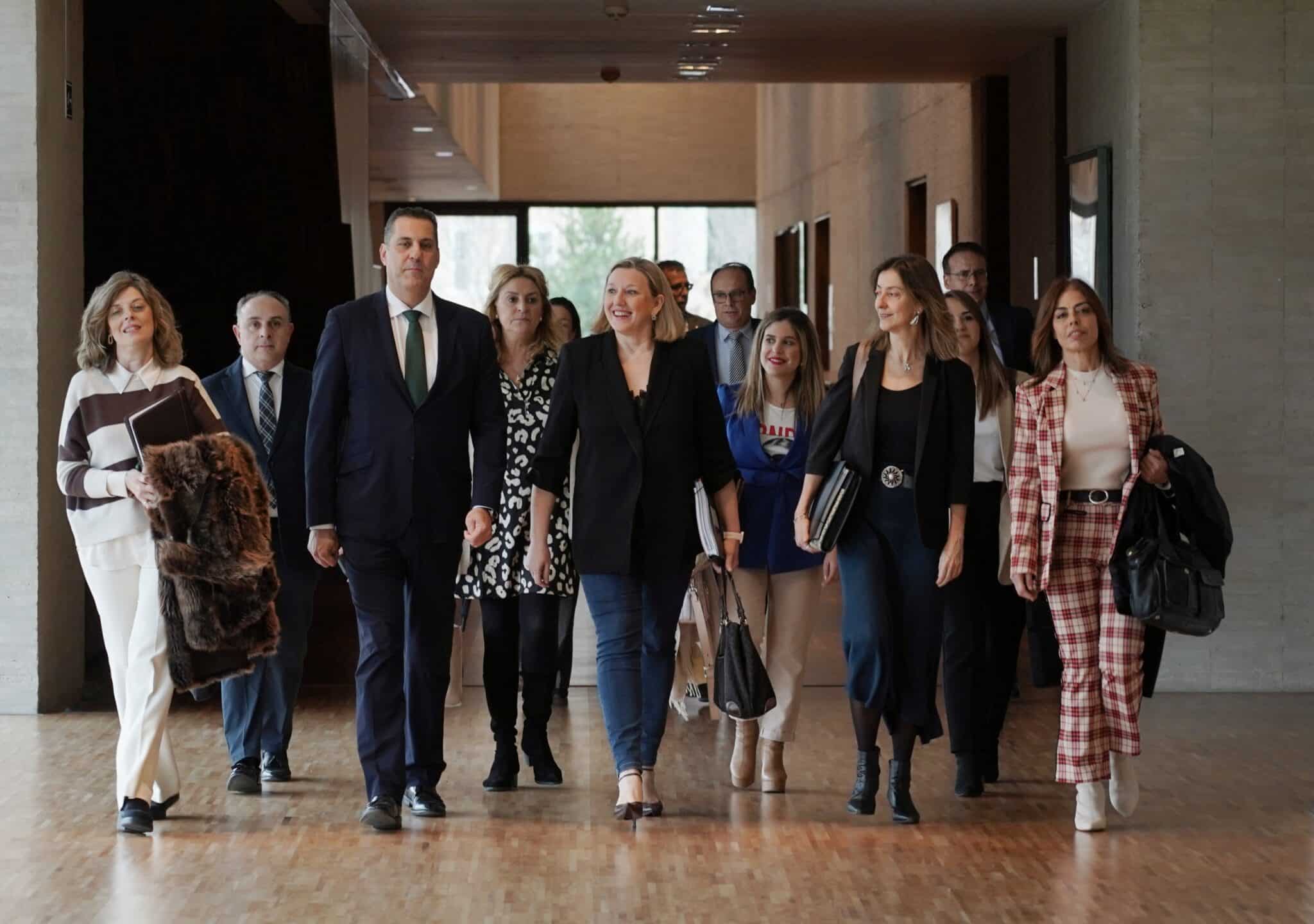 Familia cuenta con un presupuesto de 1.368 millones, de los que destinará 892 a la dependencia