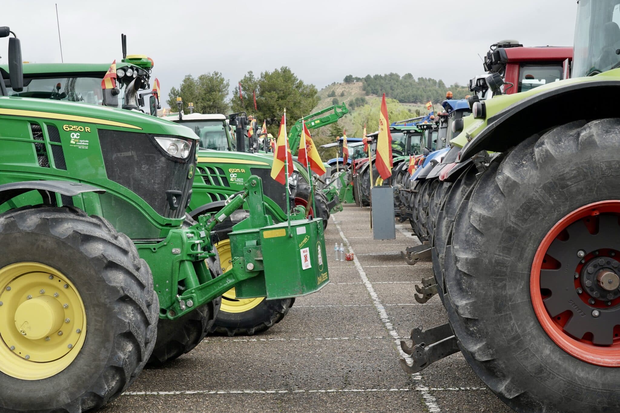 Más de 500 tractores y mil manifestantes abonan las protestas del campo en Valladolid