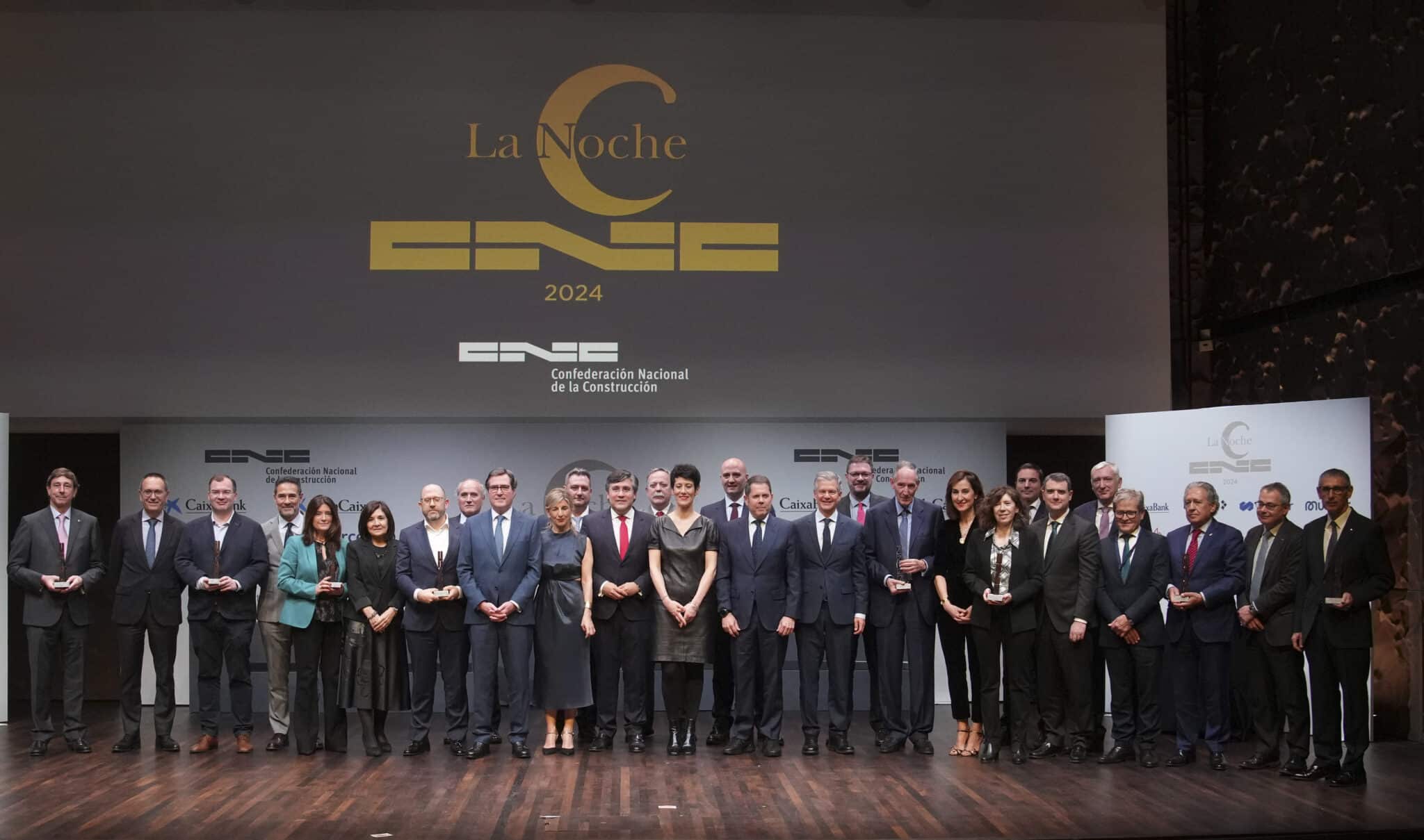 La construcción homenajea a sus empresas