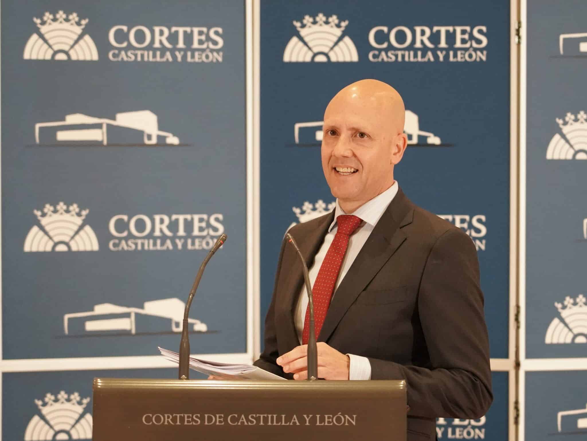 Vox denuncia los insultos de Tudanca a Argüello, al que llamó «franquista con sotana»