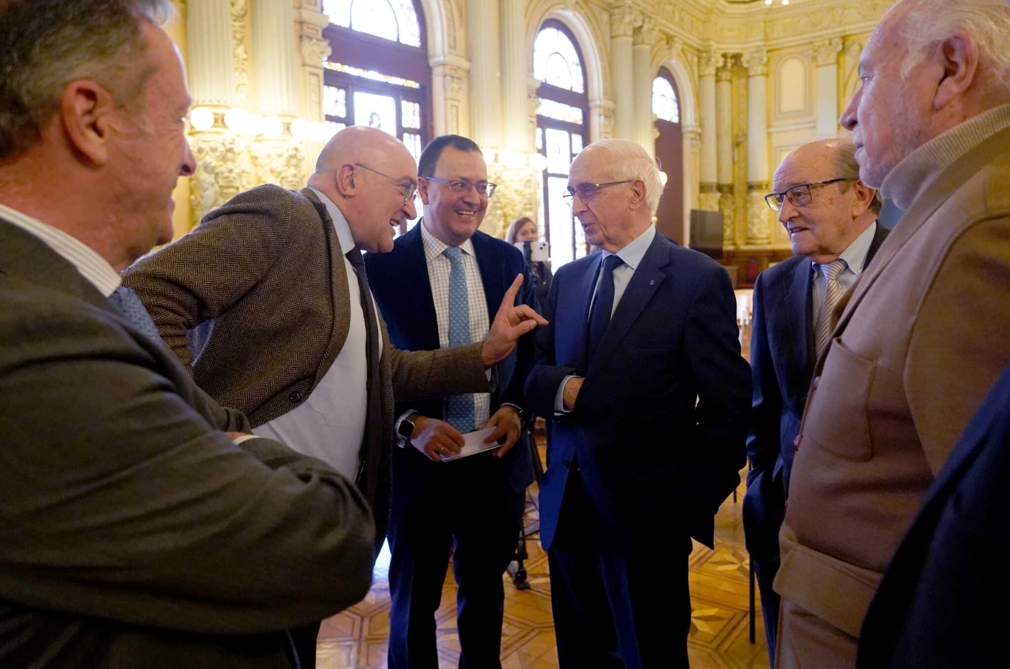 Carnero defiende las ofertas de Ouigo y pide al Gobierno que las defienda