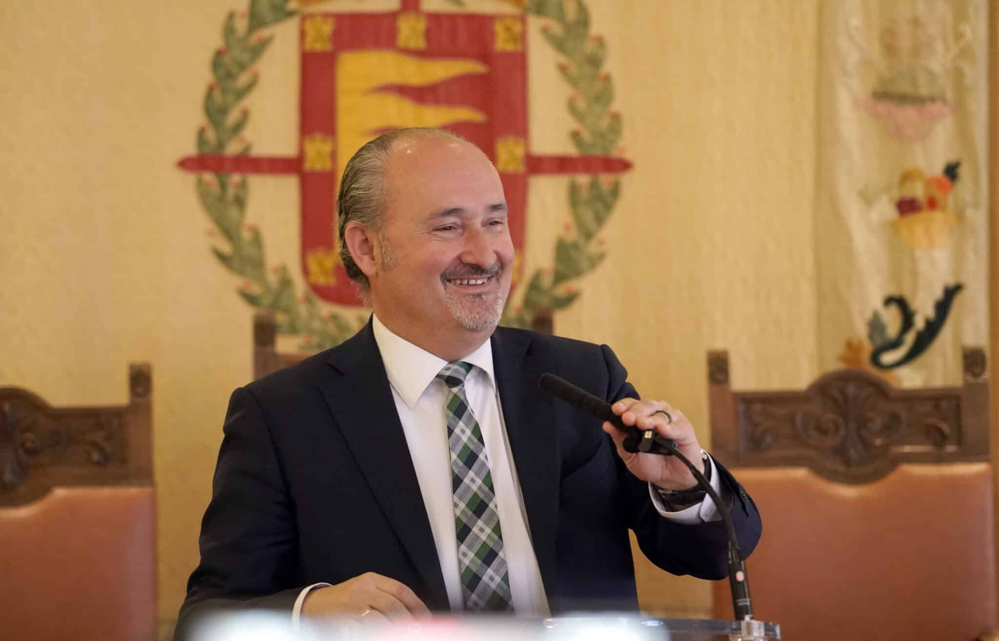 Valladolid insta a los dueños de mascotas a que limpien con jabón el orín de los animales
