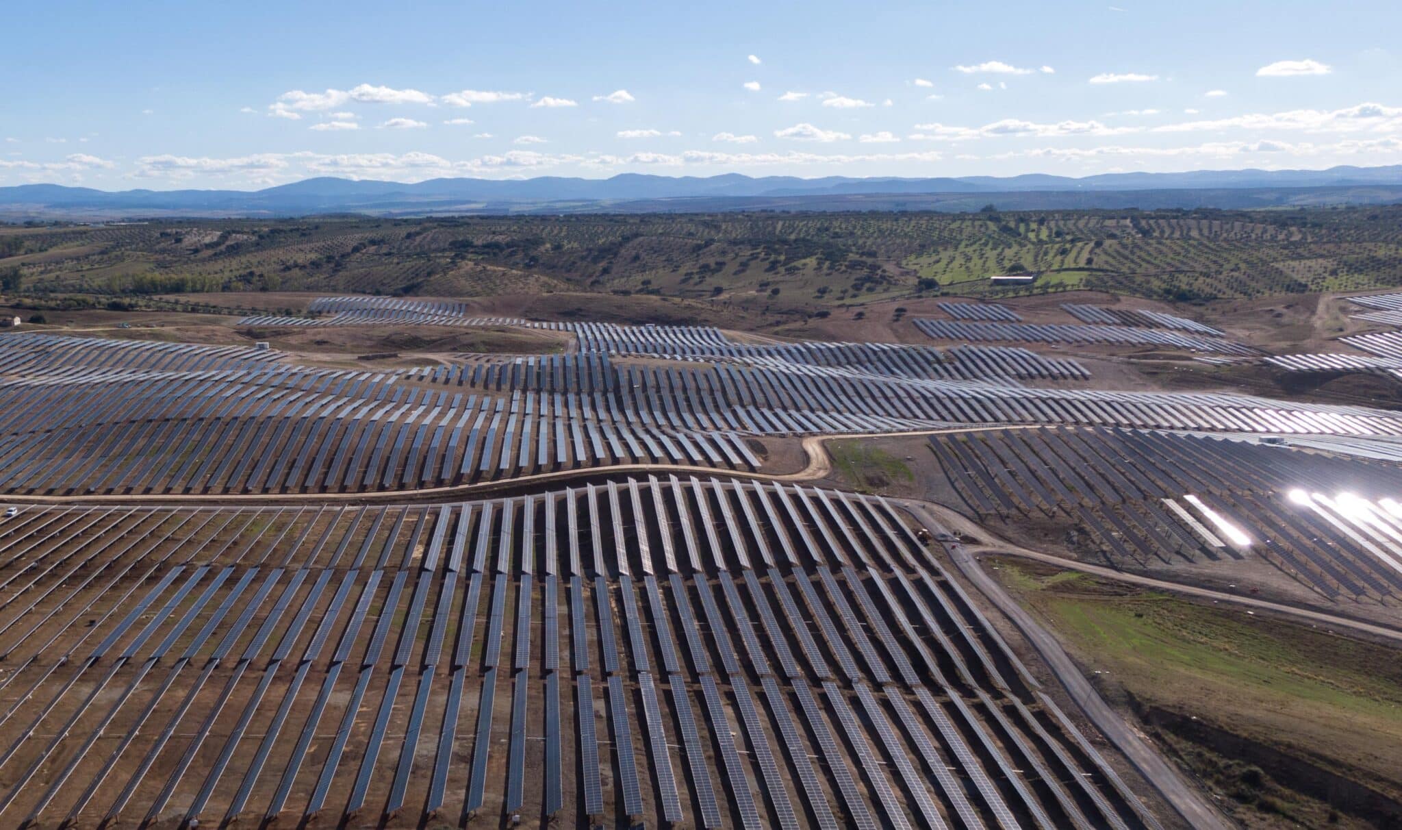 DWS, gestora de Deutsche Bank, compra 147 MW de activos solares de X-ELIO en España